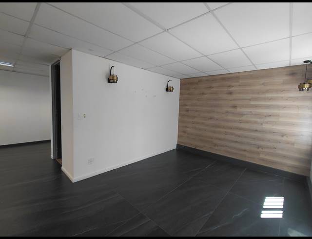 160M² OFFICE TO LET IN BRYANSTON